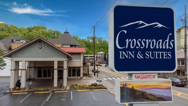 Crossroads Inn & Suites image 2